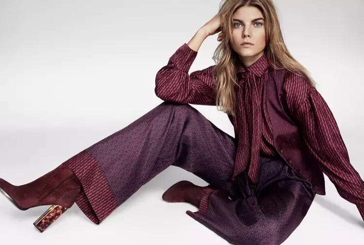 Το μοντέλο Maryna Linchuk ποζάρει με τοπ Trussardi, παντελόνι, γιλέκο και μπότες