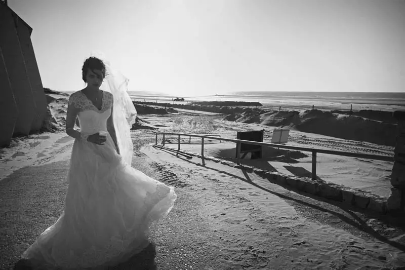 Isabeli Fontana los ntawm Peter Lindbergh rau Vogue Paris Lub Plaub Hlis 2012