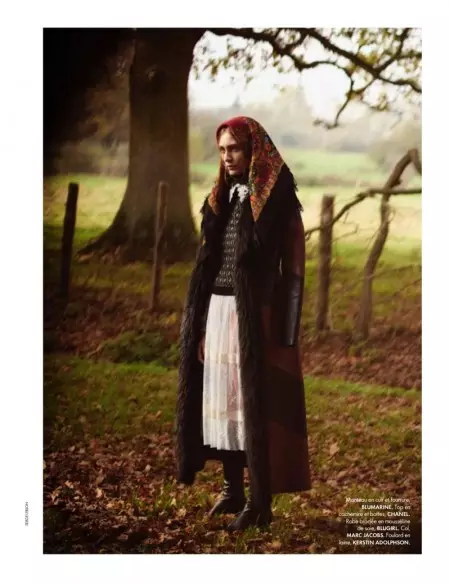 Un Moment Russe: Marine Deleeuw Models Folk Style foar ELLE Frankryk