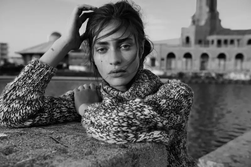 Marine Deleeuw fa capes per a la revista Centrefold d'Eric Guillemain