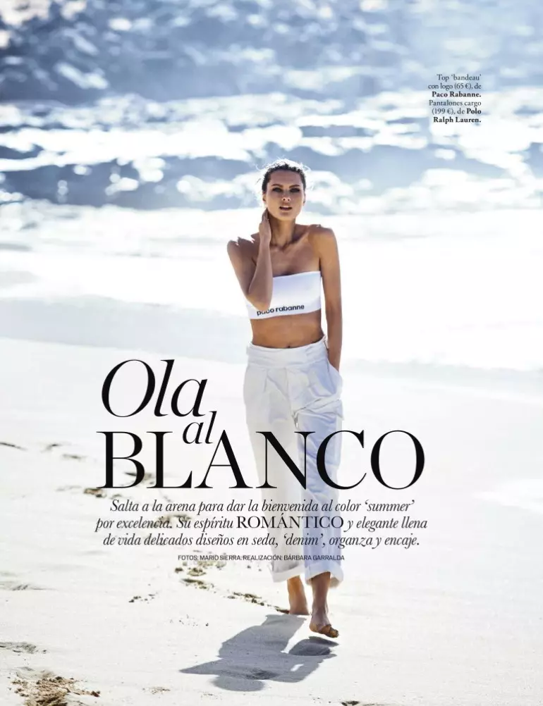 Elena Melnik porta looks totalment blancs a la platja per a ELLE Espanya