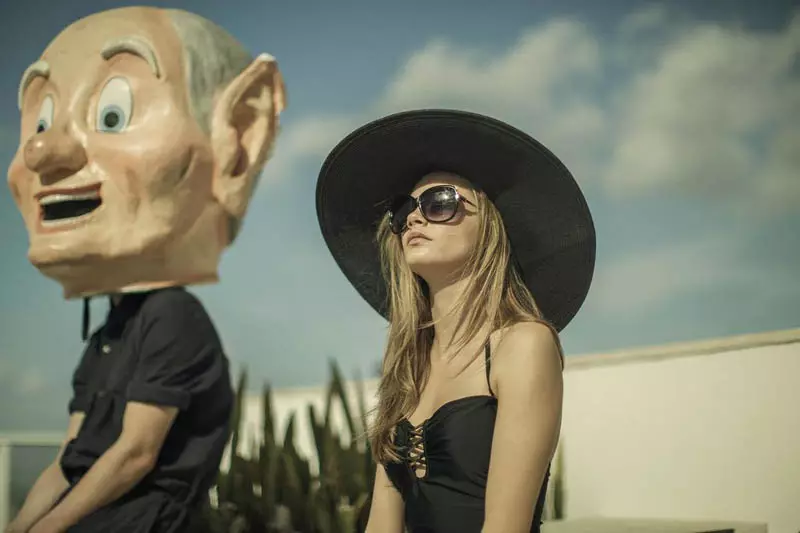 Cara Delevingne Lub taub hau mus rau Miami rau Reserved's Spring 2013 Campaign