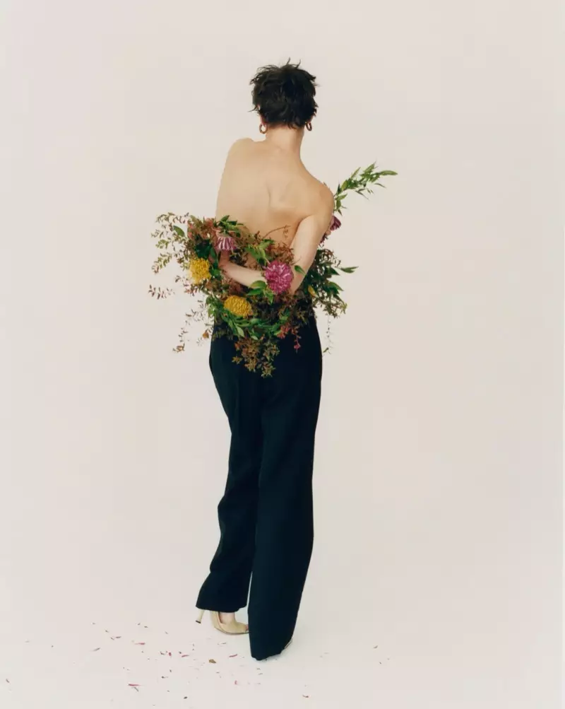Saskia de Brauw posiert in auffälligen Styles für Vogue Korea