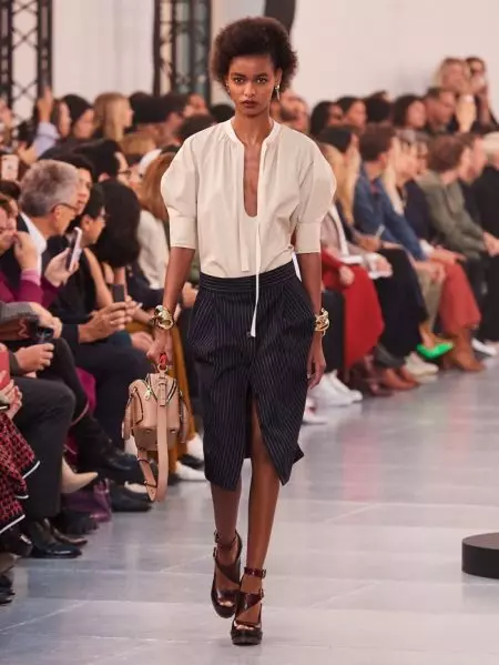 Chloe porta elegante semplicità per la primavera 2020