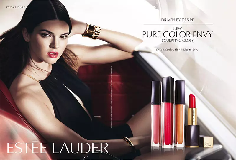 Кендъл Дженър участва в Pure Color Envy Sculpting Gloss на Estee Lauder