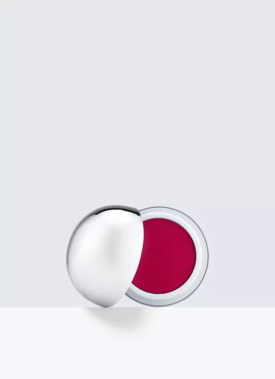 يتوفر Courrèges x Estée Lauder Lip + Cheek Ball مقابل 26.00 دولارًا