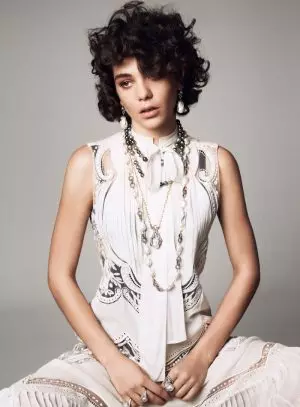 Steffy Argelich Yana Sanye da Salon Gashi don Labarin Kayan Adon Turkiyya na Vogue