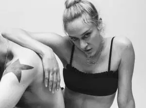 Chloe Sevigny minangka 'Penyakit Hati' ing Foto Upacara Pembukaan