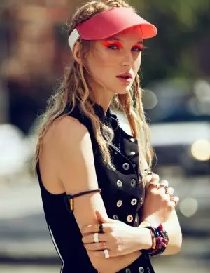 Nastya Sten Dazed & Confused ڪوريا ۾ هڪ ’سٽي سرفر‘ آهي