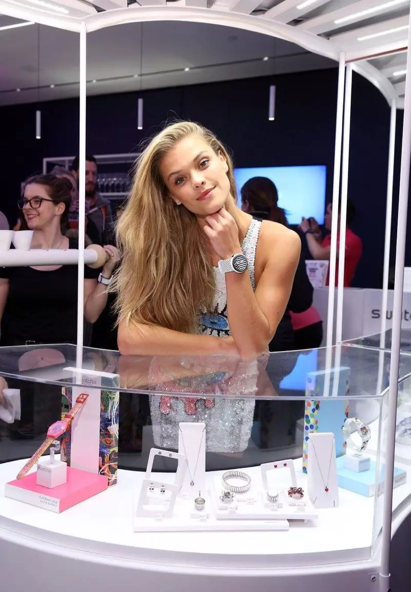 MEI 2016: Nina Agdal menghadiri Swatch's A Night of POP! acara memakai jam tangan Swatch. Foto: Sara Jaye Weiss/StartraksPhoto.com