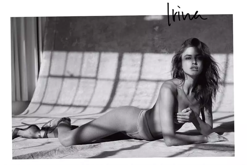 Irina Shayk 在 2016 年 CR Girls 中裸照。照片：Sante D'Orazio