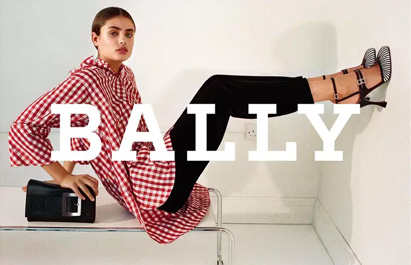 Taylor Hill protagoniza la campaña otoño-invierno 2017 de Bally