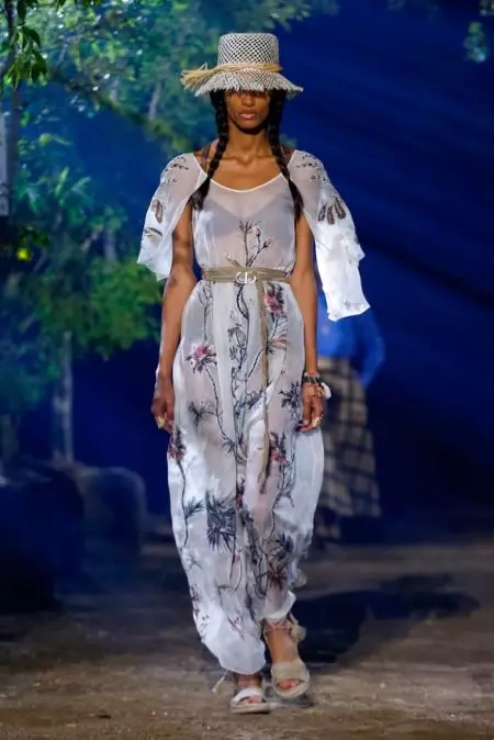 Dior ለፀደይ 2020 የተፈጥሮ ውበት ይሰጣል