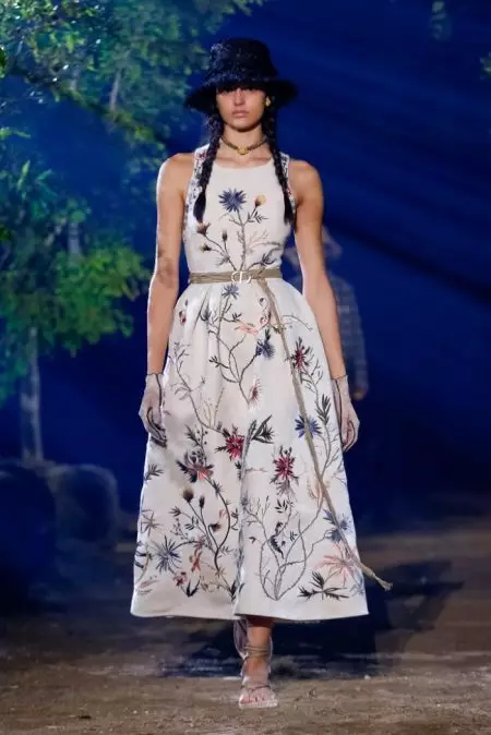 Dior Imapereka Kukongola Kwachilengedwe kwa Spring 2020