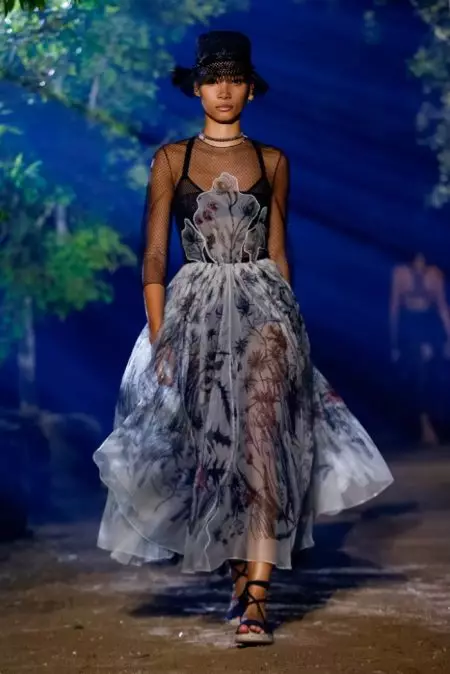 Dior prinaša naravno eleganco za pomlad 2020