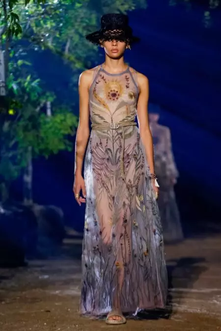 Dior Imapereka Kukongola Kwachilengedwe kwa Spring 2020