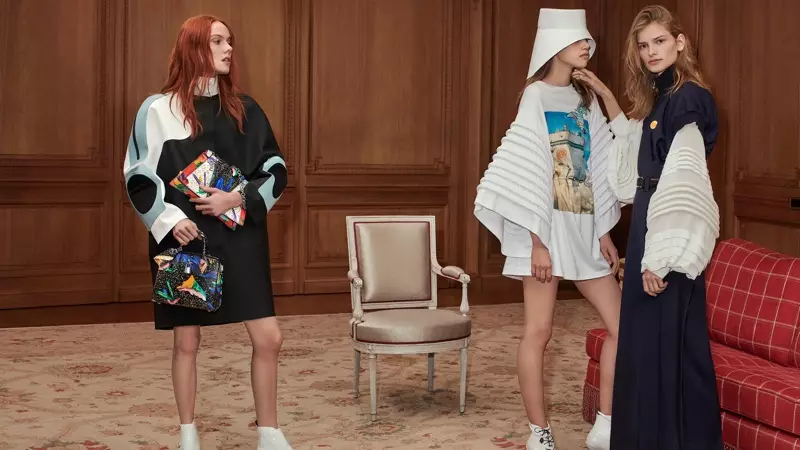 Foto daripada kempen pengiklanan musim bunga Louis Vuitton 2019