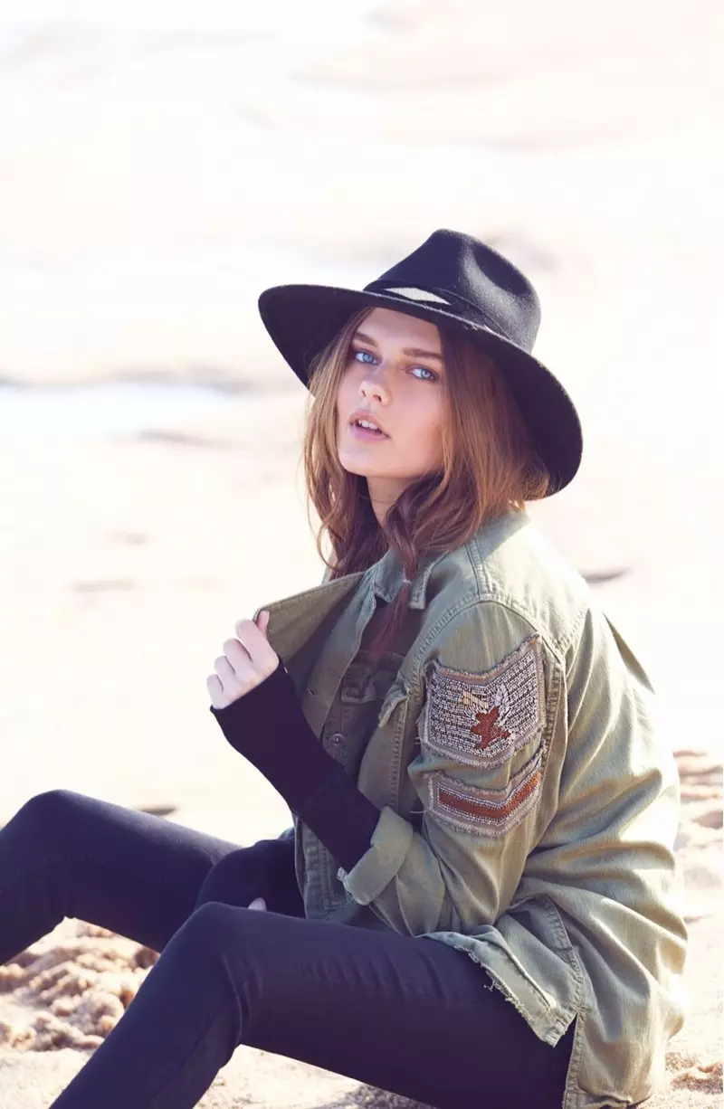 Veste chemise militaire ornée Free People, haut thermique Malibu et jean moulant taille haute Cydni