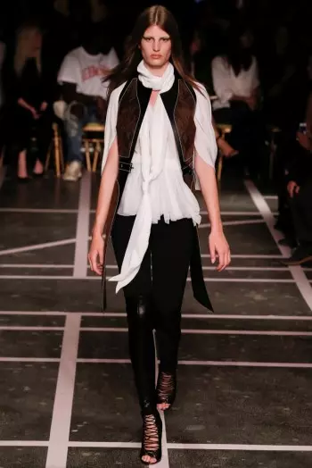 Givenchy pasa a ser branco e negro para a primavera de 2015