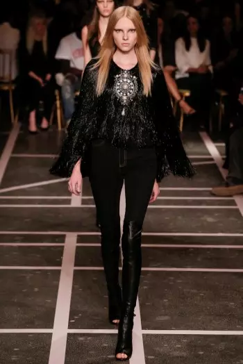 Givenchy pasa a ser branco e negro para a primavera de 2015