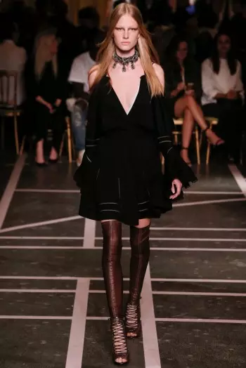 Givenchy pasa a ser branco e negro para a primavera de 2015