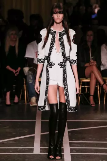 Givenchy ir melnbalts 2015. gada pavasarim