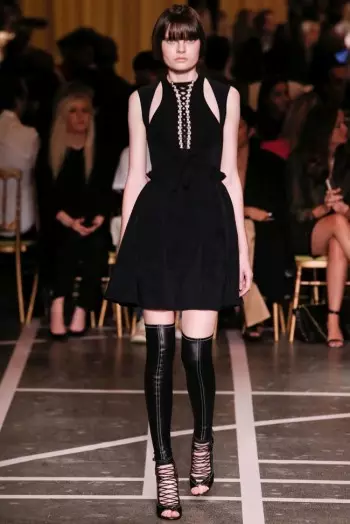 Givenchy 2015 жылдың көктемінде ақ-қара түсті