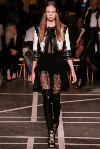 Givenchy Goes Black & White yeChirimo 2015