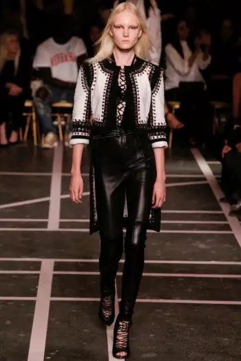 “Givenchy” 2015-nji ýylyň bahary üçin ak we ak bolýar