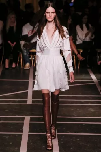 “Givenchy” 2015-nji ýylyň bahary üçin ak we ak bolýar