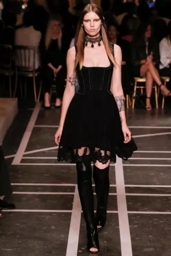 Givenchy pasa a ser branco e negro para a primavera de 2015