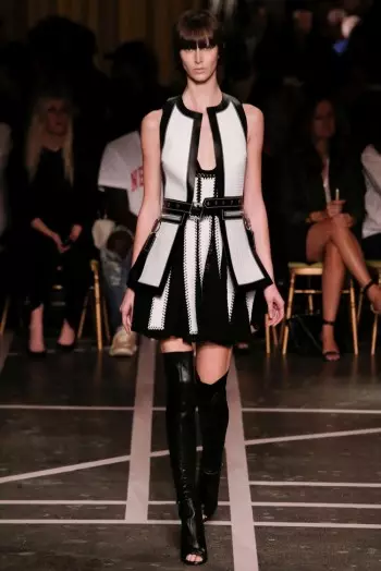 Givenchy Goes Black & White สำหรับฤดูใบไม้ผลิปี 2015