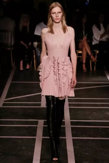 Givenchy pasa a ser branco e negro para a primavera de 2015