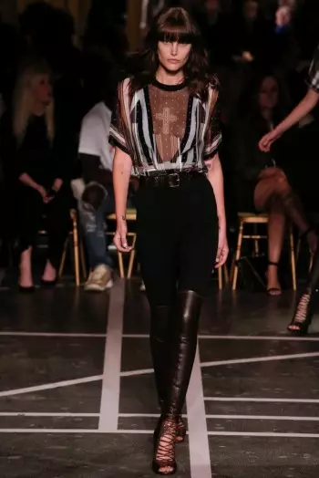 Givenchy 2015-ci ilin yazında ağ-qara rəngdədir