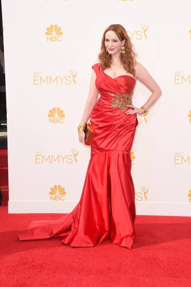 Christina Hendricks con un vestido al rojo vivo de Marchesa