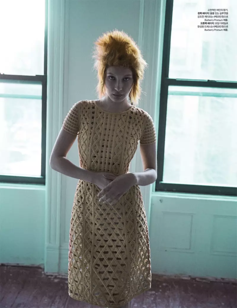 Bella Hadid modeluje žluté šaty Burberry s mřížkou