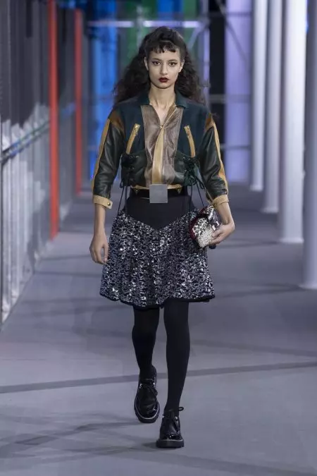 ሉዊስ Vuitton ለበልግ 2019 ሁለገብ ይሄዳል