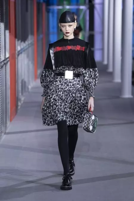 Louis Vuitton yn Mynd yn Eclectig ar gyfer Fall 2019