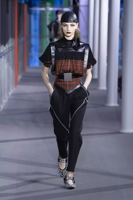 Louis Vuitton শরৎ 2019 এর জন্য সারগ্রাহী হয়ে যায়