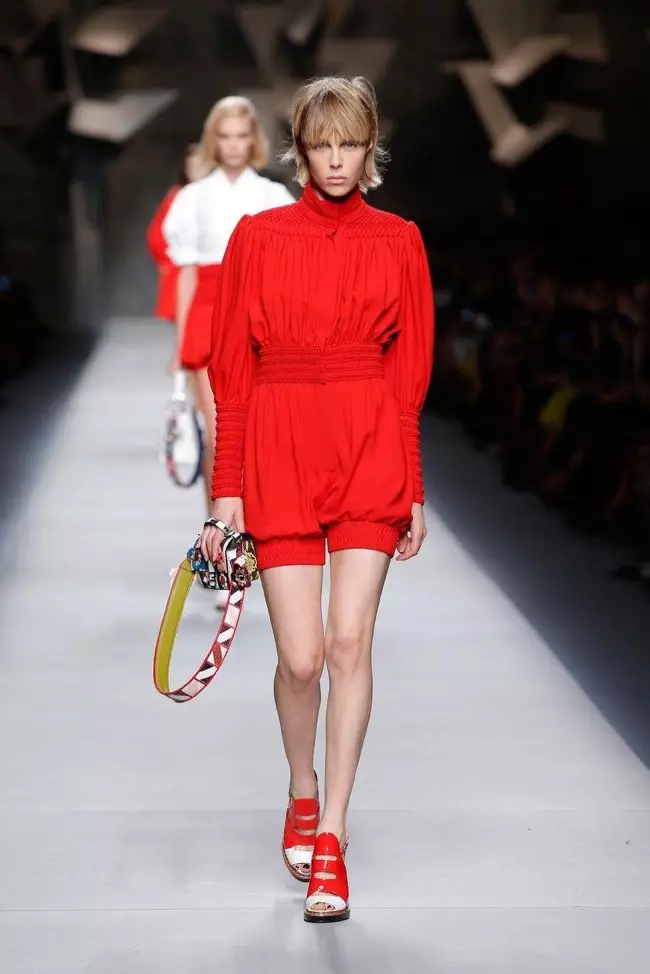 Un look de la collection printemps 2016 de Fendi