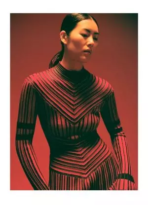 Liu Wen poze nan yon aparans futuris retro pou Lachin modèn chak semèn