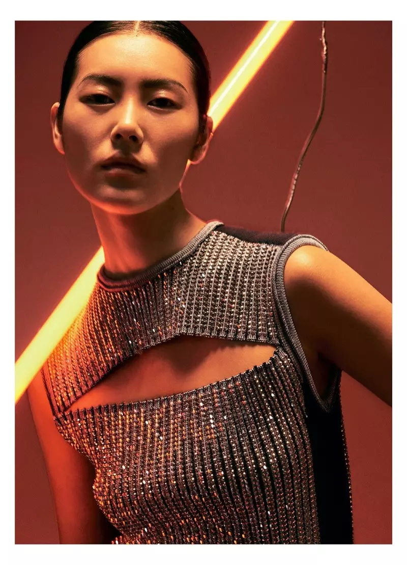 Liu Wen anomira ari muLouis Vuitton pamusoro