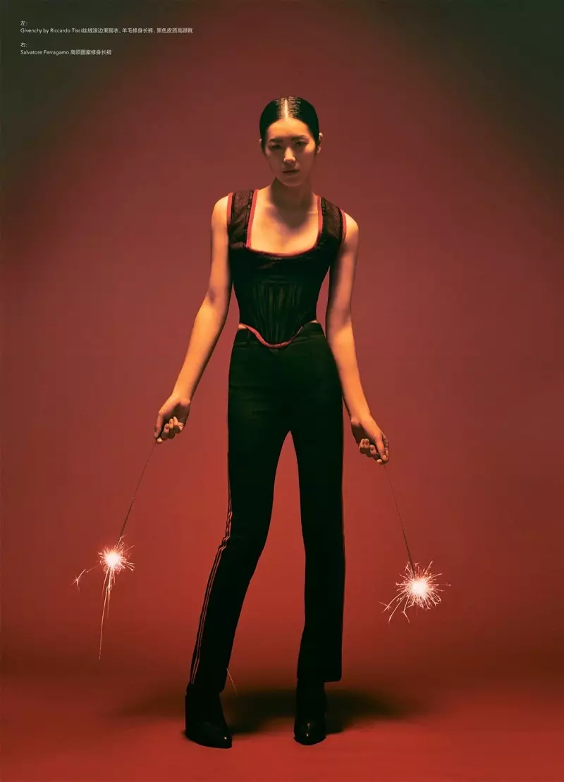 Ụdị Liu Wen nke Givenchy corset n'elu na uwe ogologo ọkpa dabara adaba