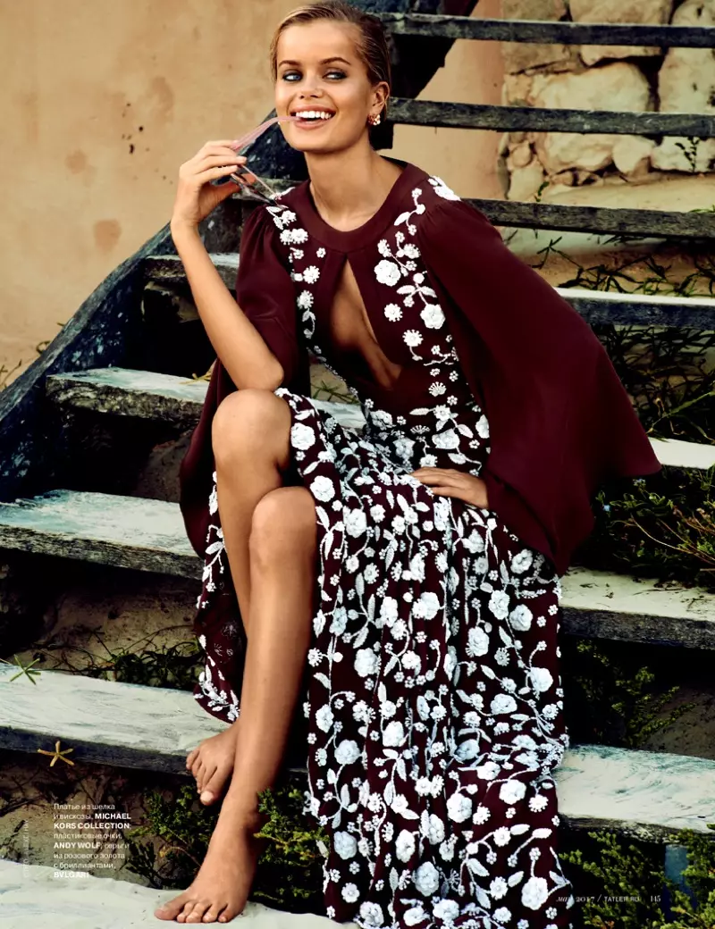 Frida Aasen modela vestido Michael Kors Collection