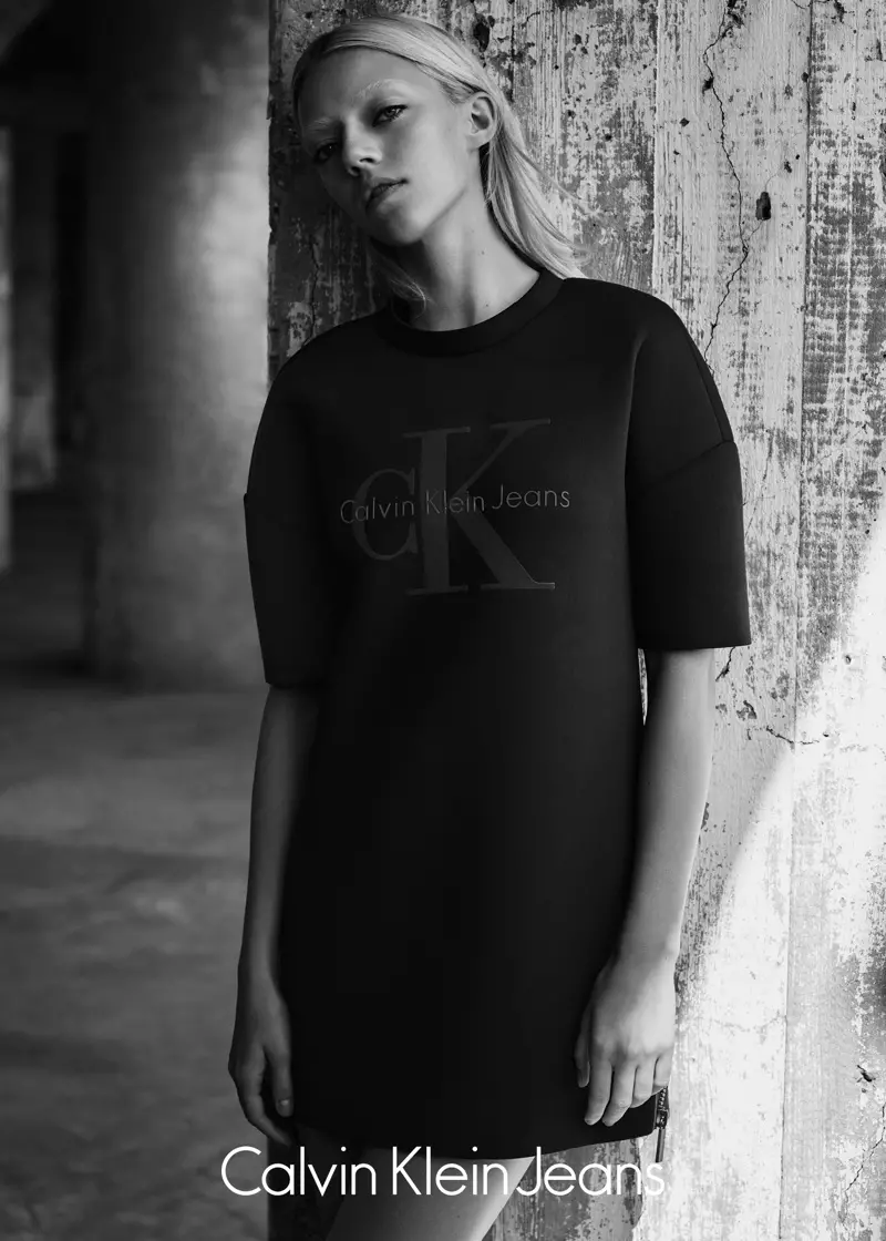 Pyper America para a campaña da serie negra de Calvin Klein Jeans