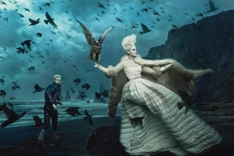 Pyper America Imapita Paulendo Wamafashoni ndi Moncler Fall '15 Ads