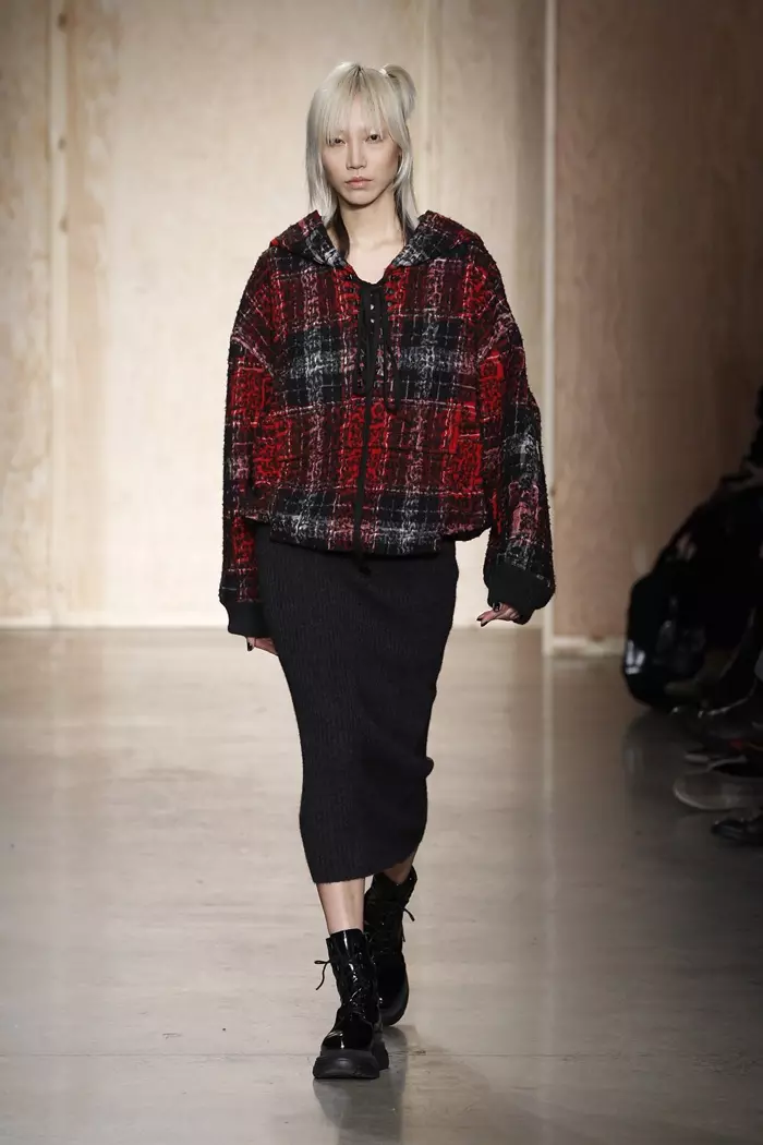 Ein Look aus der Herbst-Winter-Kollektion 2016 von DKNY