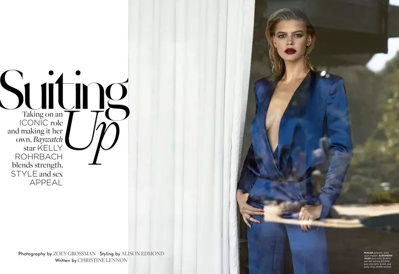 Modelul Kelly Rohrbach are o salopetă Mugler albastră