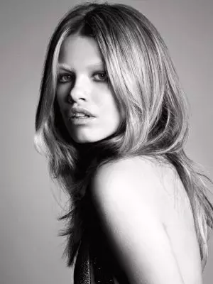 Hailey Clauson vire glam nan nan Lamòd Meksik tire