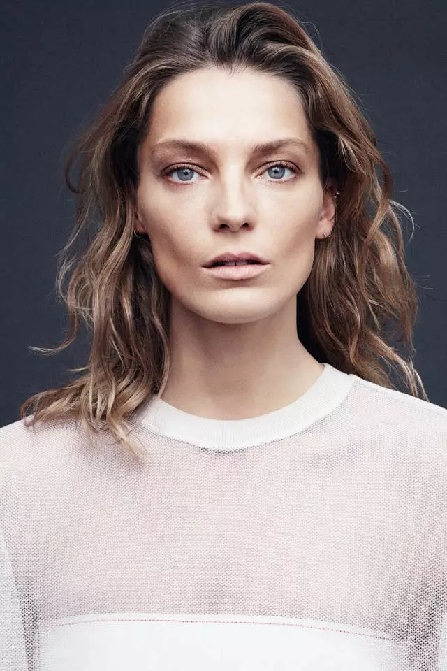 Daria Werbowy 2014 පෙබරවාරි හාපර්ස් බසාර් ආවරණය කරයි, 30 වසරට හැරෙන කතා